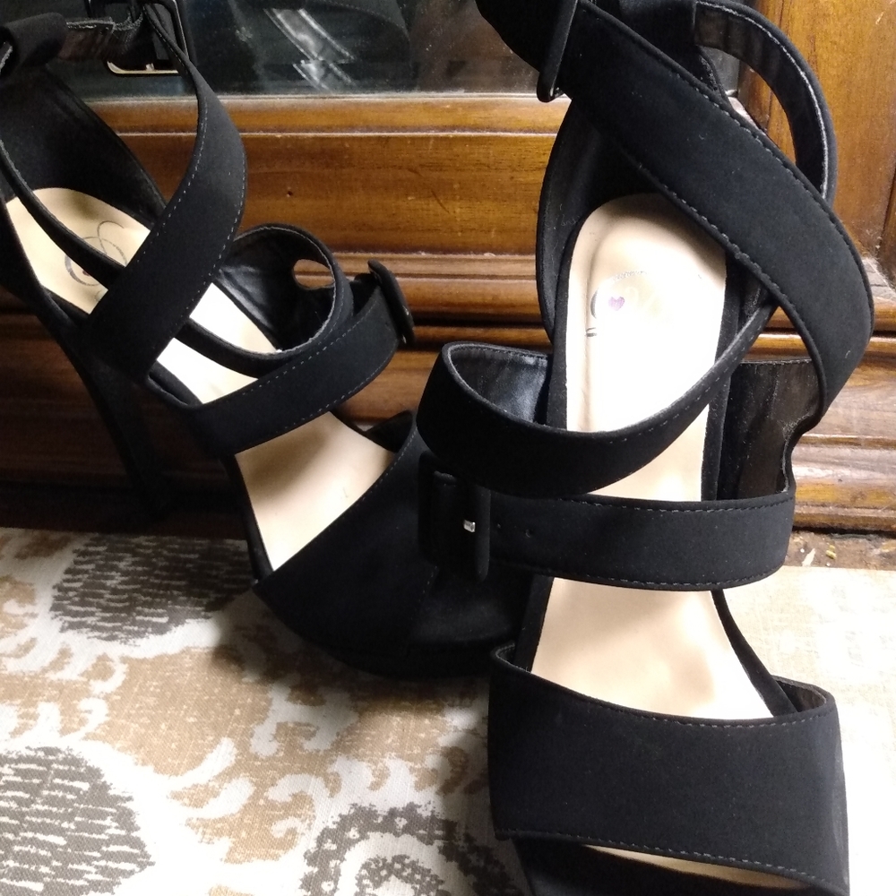 Heels - Picture 4 of 12